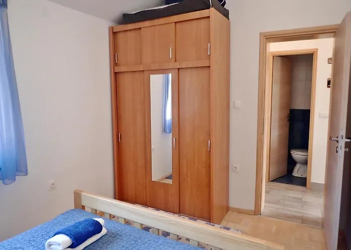 In Starigrad Near Paklenica Park Apartment *