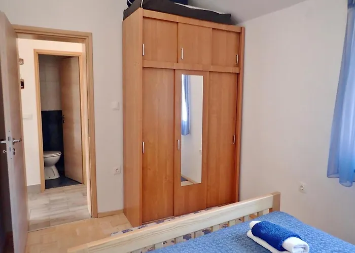 In Starigrad Near Paklenica Park Apartment *