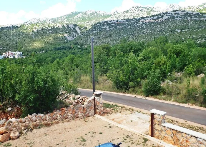 In Starigrad Near Paklenica Park Apartment *