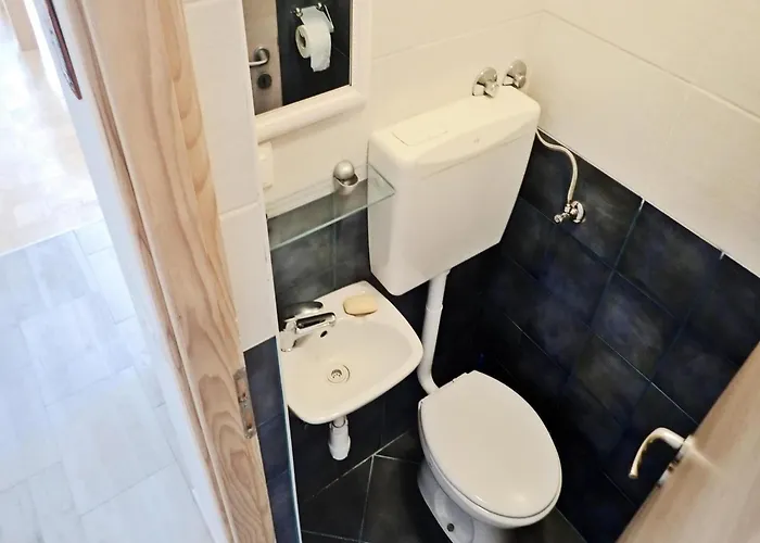 In Starigrad Near Paklenica Park Apartment *