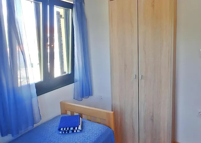 Apartment In Starigrad Near Paklenica Park Seline
