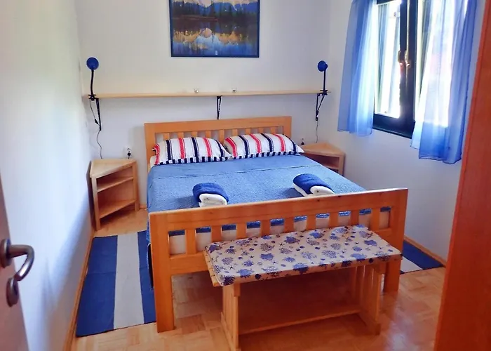In Starigrad Near Paklenica Park Apartment