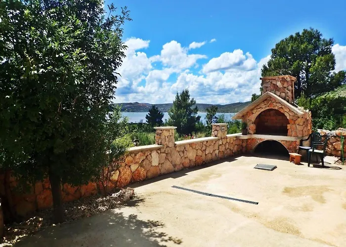 In Starigrad Near Paklenica Park Apartment *