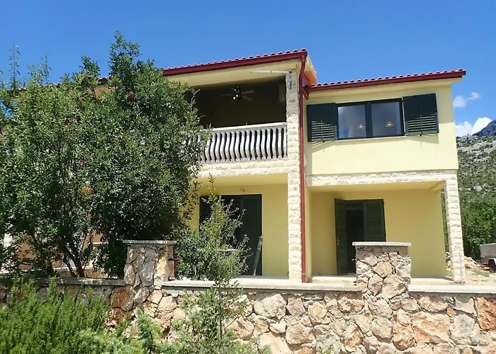 In Starigrad Near Paklenica Park Apartment